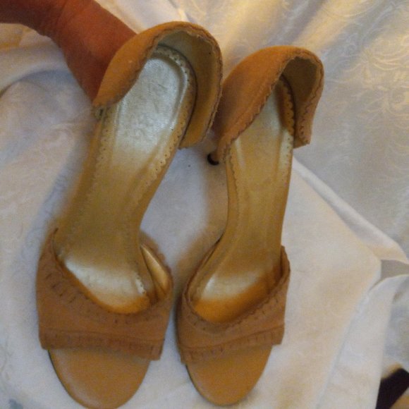 BCBG Paris Tan Suede Open Toe High Heels Size 7.5 - Picture 6 of 14